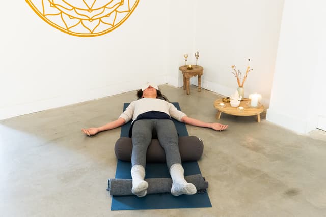Dive Deeper: Restorative yoga met Claire