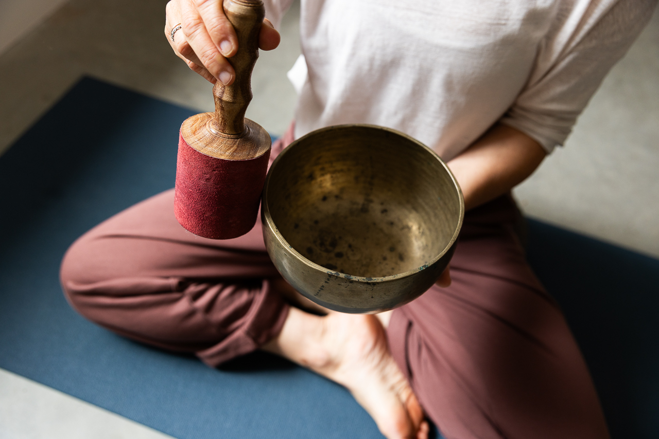 Het eerste chakra: ervaar veiligheid door aanwezig te zijn