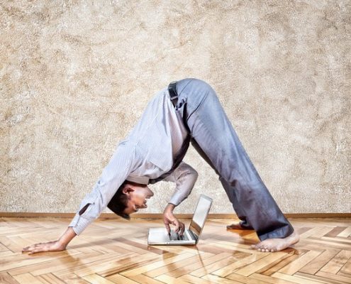Geheime yoga-oefeningen voor meer rust in je werkdag